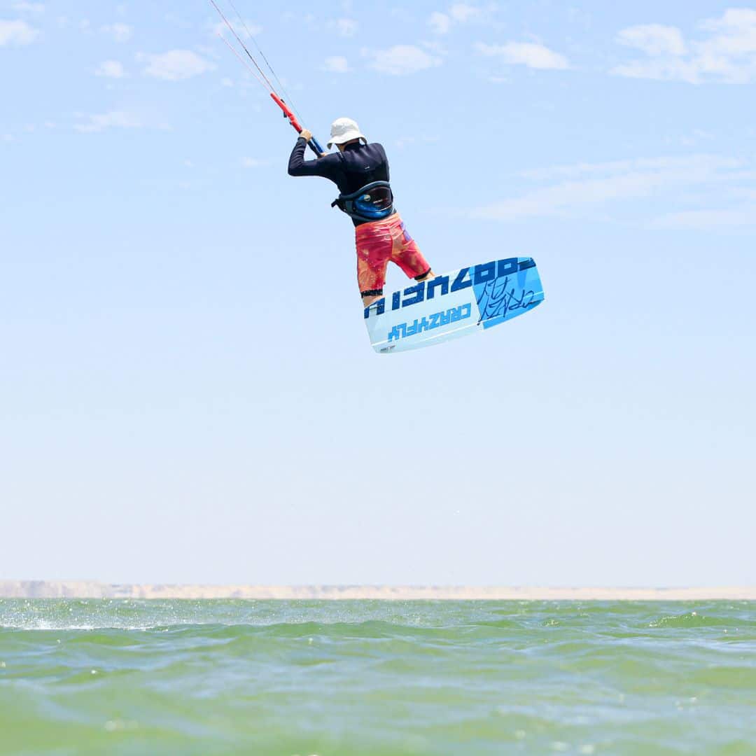 Rider en saut dans la baie de Dakhla